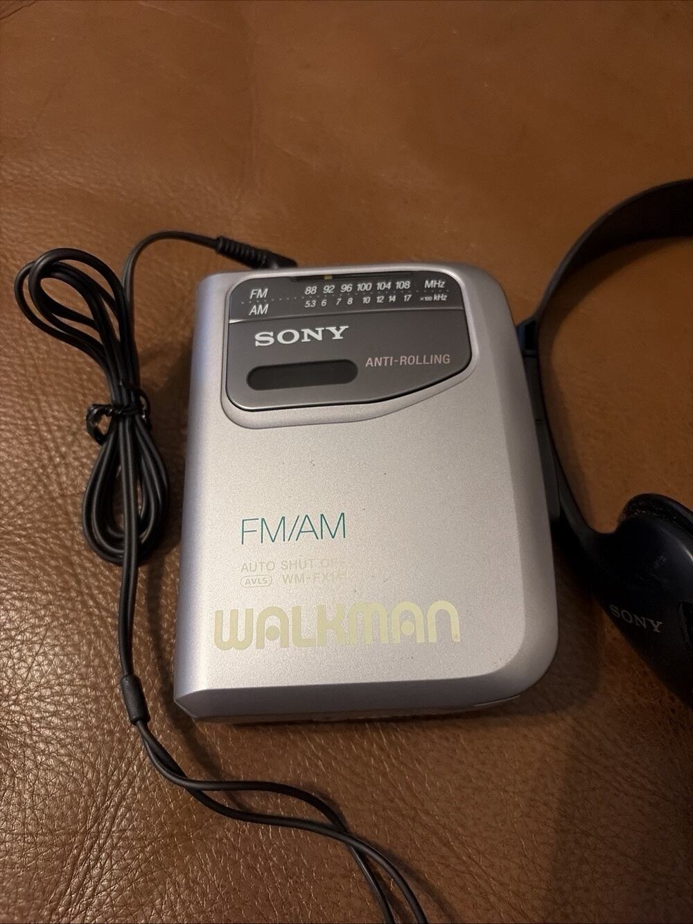 SONY WALKMAN WM FX-141 AM/FM RADIO/CASSETTE PLAYER W/ HEADPHONES-TESTED-WORKING
